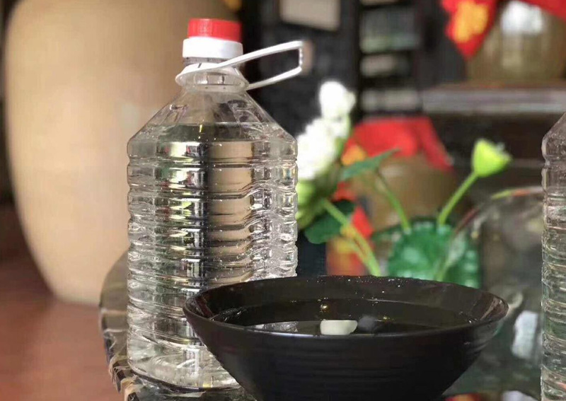 區(qū)分勾兌白酒、半勾兌白酒和純糧食酒的方法